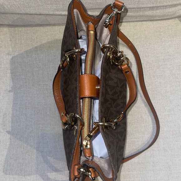 Michael Kors Purse (Never used) - Picture 3 of 4